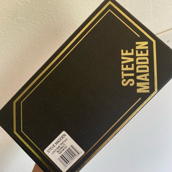 Steve Madden Black & Gold Trifold Wallet - Picture 2 of 3